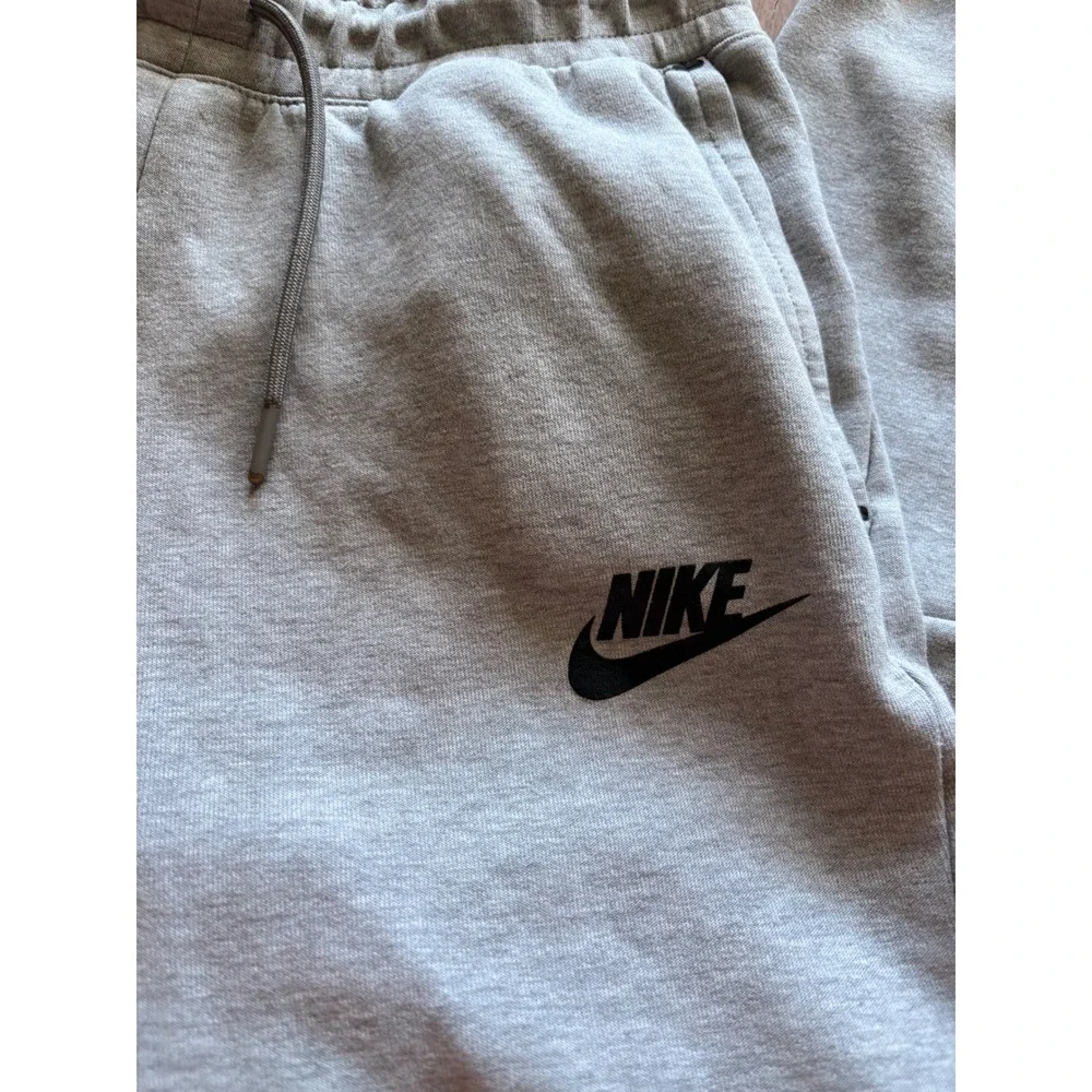 Nike Tech Fleece Joggers Kids Large Gray Excellent Tapered Sweatpants 804818-064